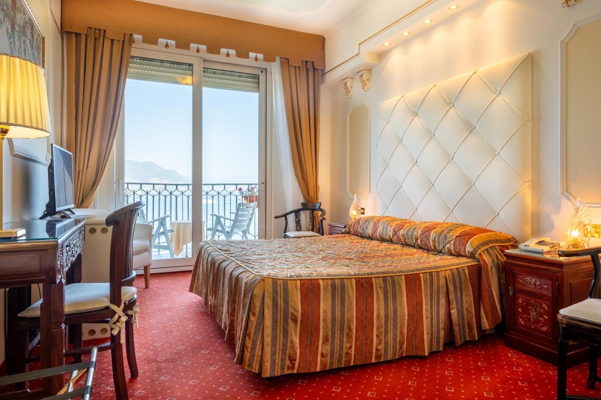 Astoria Hotel 4*